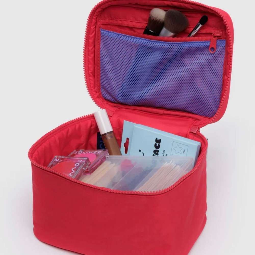 BAGGU Red Cosmetic Bag - Picture 2 of 4